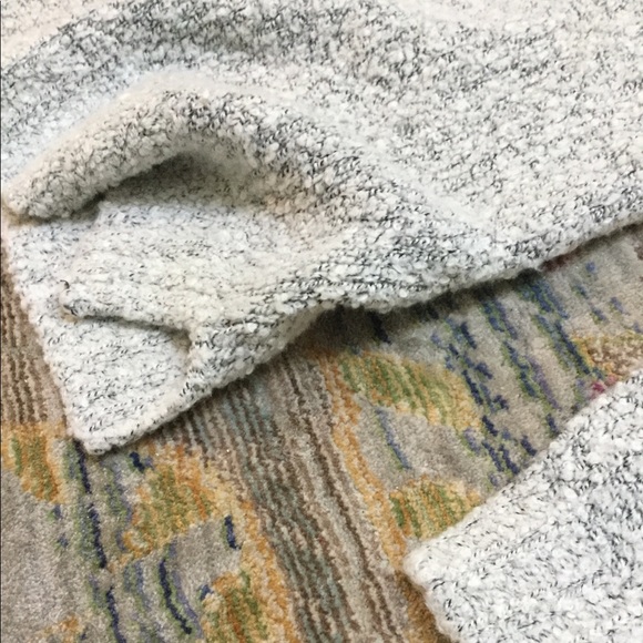 Divided gray fuzzy sweater - Picture 6 of 6